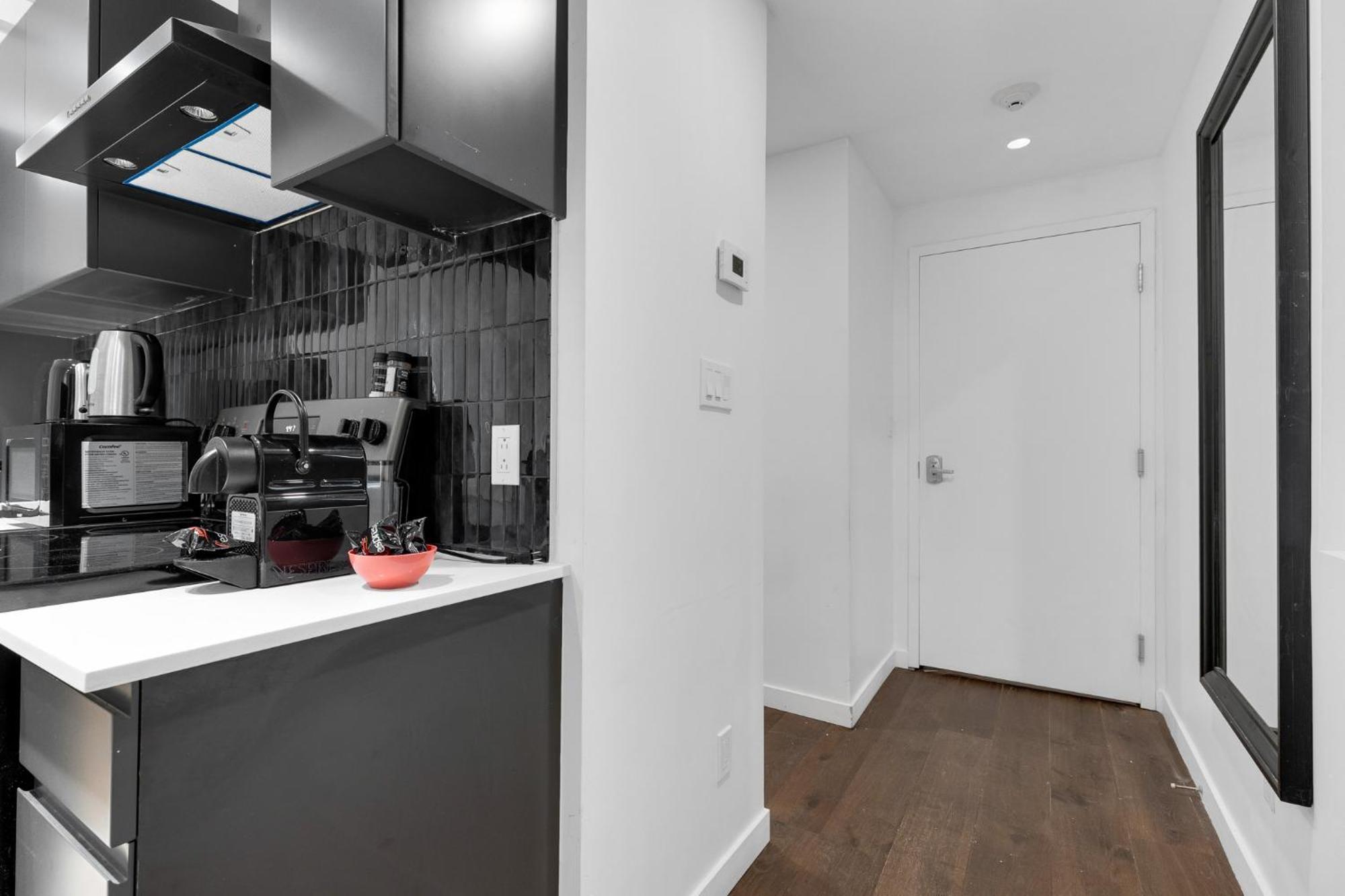 Bakan - Sainte Catherine Montréal Quarto foto